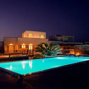 Villa Secret Island, Tourlos
